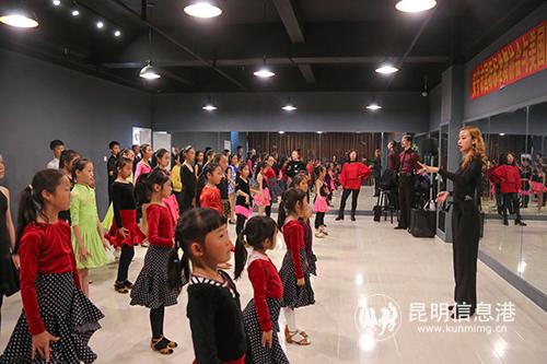 杨志婷及其美国舞伴马瑞克现场教授学员 杨志婷及其美国舞伴马瑞克现场教授学员