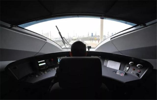 10条高铁新线年底前开通，试运行车上3瓶矿泉水惊呆众人！