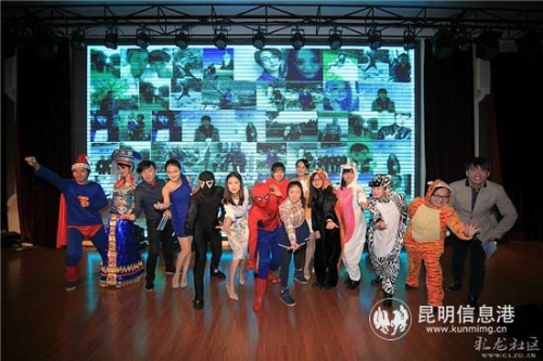 昆明信息港举行活动，员工搞怪合影