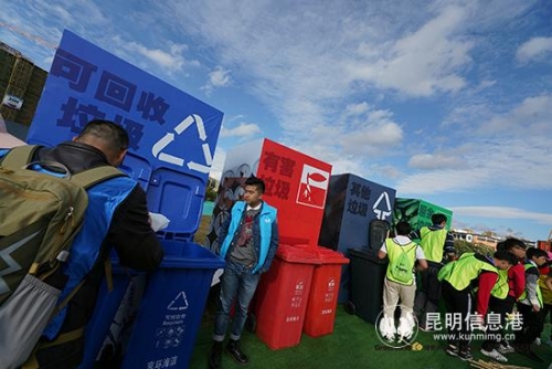 垃圾设置了分类标识。