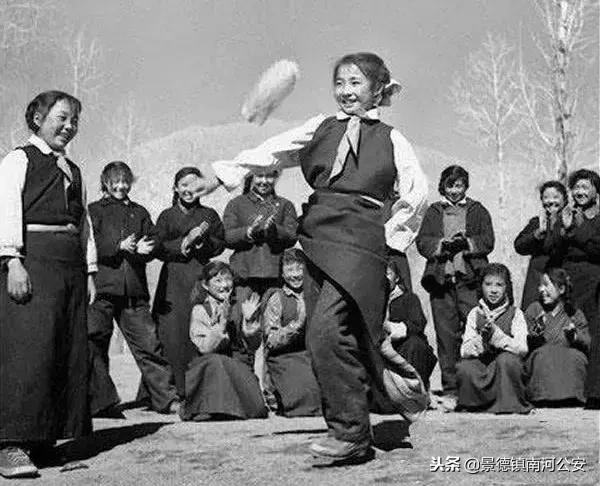 太会玩!这就是我们的童年啊!