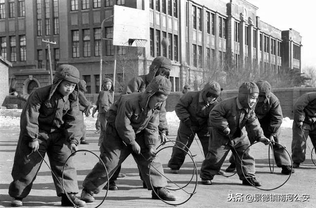 太会玩!这就是我们的童年啊!
