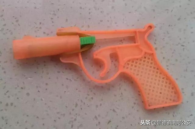 太会玩!这就是我们的童年啊!