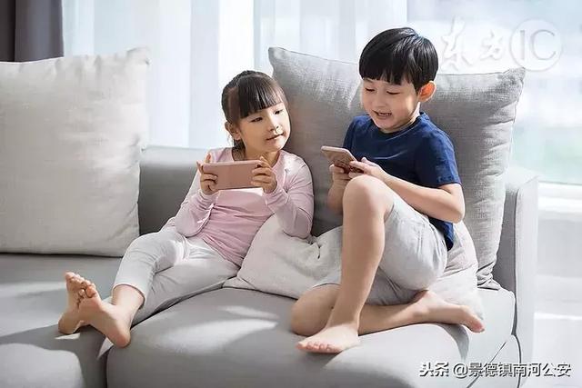 太会玩!这就是我们的童年啊!