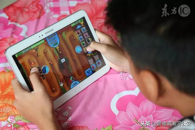 太会玩!这就是我们的童年啊!