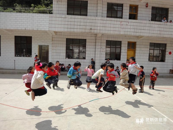 YZH1234《快乐的小影子》地点：汤池鸡街小学