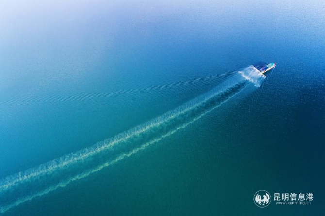 YZH1567《碧水清波孤舟远》摄于阳宗镇