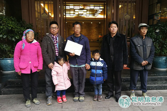 简单的捐赠仪式。记者姬祥虎摄 简单的捐赠仪式。记者姬祥虎摄