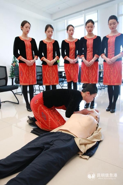 瑞丽航空加大春运前急救培训。 (1) 瑞丽航空加大春运前急救培训。 (1)