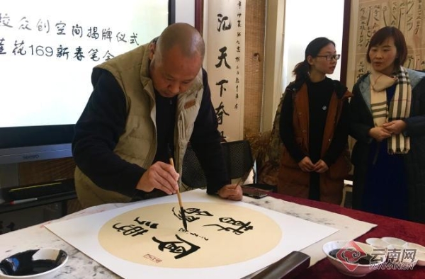 00300345841_1c49c0ed