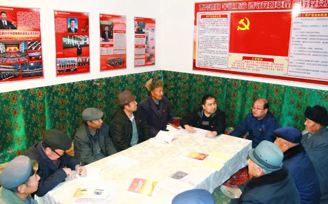 新春走基层 | 党校“搬”到家里头 “ 护路责任“担”在肩上