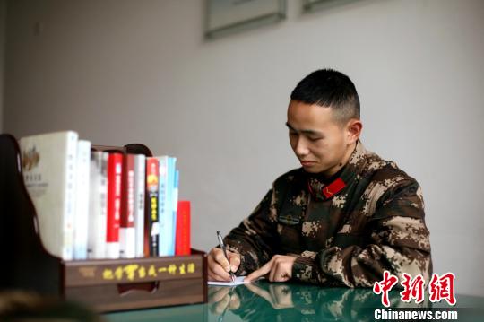 给爸爸妈妈的一封信 徐赟 摄