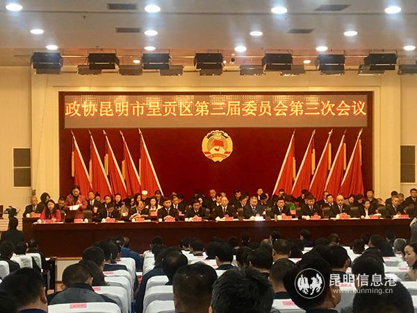 图说:会议现场。 图说:会议现场。