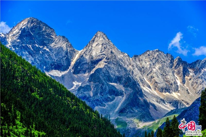 春季的自驾游最佳目的地，达古冰川！