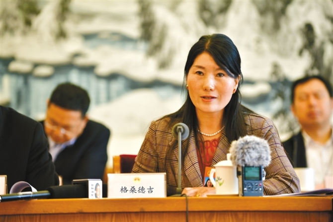 zhouh9334_s.jpg zhouh9334_s.jpg