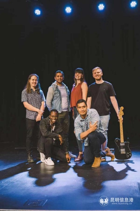“桥下之河乐队”合照2 “桥下之河乐队”合照2