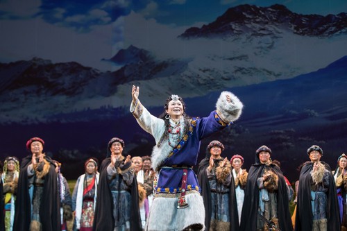 王宏伟主演民族歌剧《尘埃落定》受好评 阿