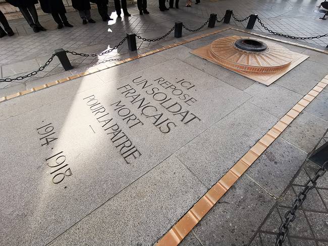 时政新闻眼丨尼斯夜谈、战机护航、凯旋门迎宾,一场特殊之访来了 时政新闻眼丨尼斯夜谈、战机护航、凯旋门迎宾,一场特殊之访来了