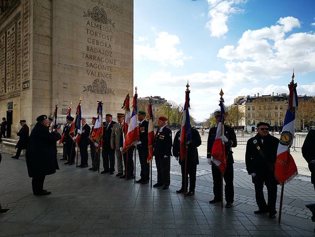 时政新闻眼丨尼斯夜谈、战机护航、凯旋门迎宾,一场特殊之访来了 时政新闻眼丨尼斯夜谈、战机护航、凯旋门迎宾,一场特殊之访来了