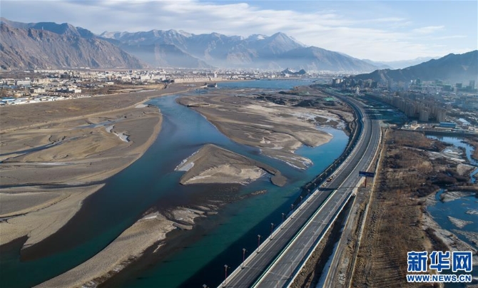 (西藏民主改革60周年)(1)今日西藏:立体交通——世界屋脊变坦途