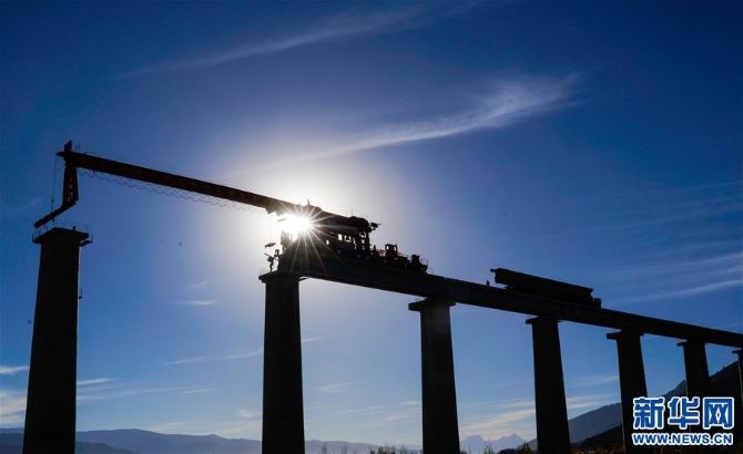 (西藏民主改革60周年)(2)今日西藏:立体交通——世界屋脊变坦途