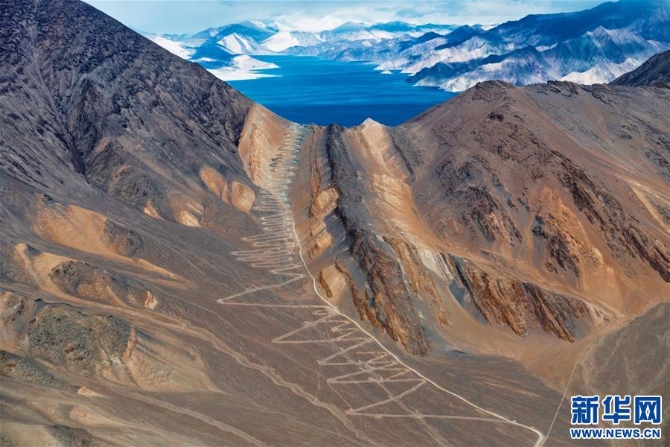 (西藏民主改革60周年)(4)今日西藏:立体交通——世界屋脊变坦途