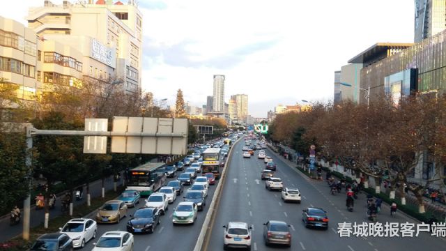 南二环全线试通车首日晚高峰 吕世成