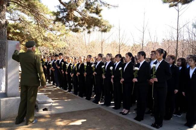 清明节，师生们这样致敬英雄！