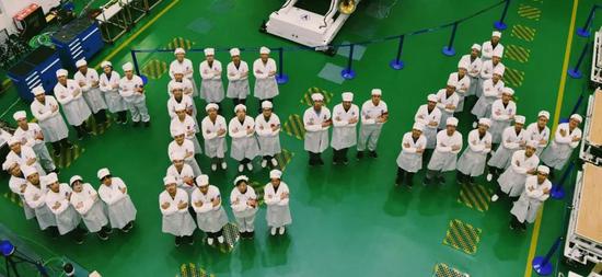 航天人摆出的嫦娥四号 CE-4 字样