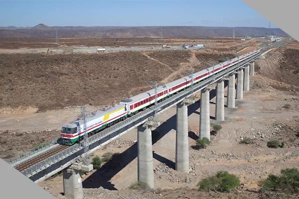 “一带一路”上的青春“建证”：铁轨上的“中国名片”