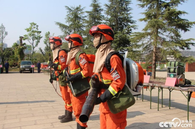 【追梦火焰蓝】液压扩张器变身“绣花针” 苦练技能做合格“守夜人”