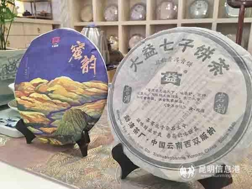 蜜韵1901(左)和岩韵601。记者谭石艳 摄 蜜韵1901(左)和岩韵601。记者谭石艳 摄