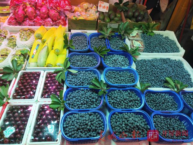 “菜市场自由”离我们越来越远了吗？ 还好，还有黄瓜、土豆、莲花白这些蔬菜还可以享受“自由” (8).jpg