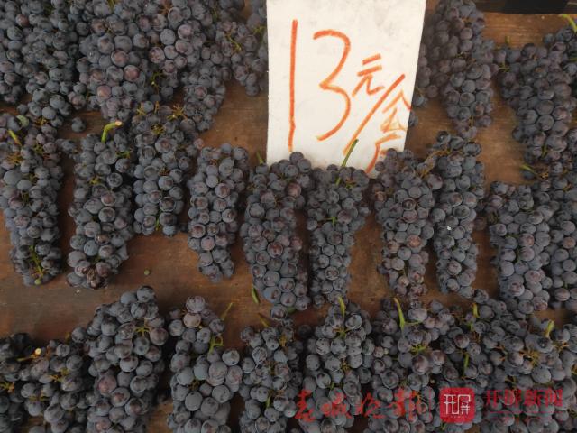 “菜市场自由”离我们越来越远了吗？ 还好，还有黄瓜、土豆、莲花白这些蔬菜还可以享受“自由” (1).jpg