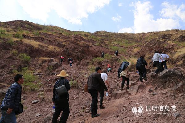 扶贫路上 扶贫路上