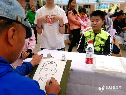 漫画家为大家免费进行漫画素描 漫画家为大家免费进行漫画素描