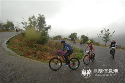 选手向68道拐发起挑战 选手向68道拐发起挑战