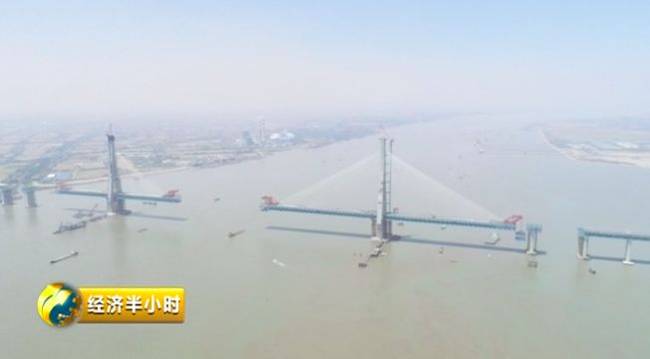 建设中的沪通长江大桥