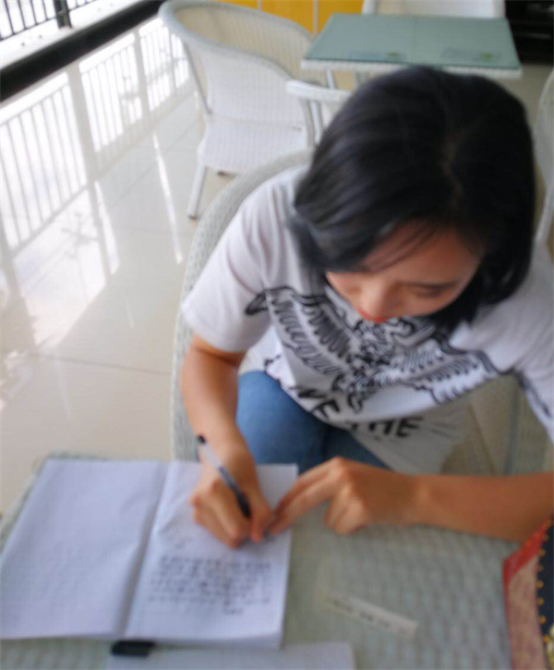 乘客小吴写下感谢信(乘客粗心丢背包 公交驾驶员拾到妥善保管) 乘客小吴写下感谢信(乘客粗心丢背包 公交驾驶员拾到妥善保管)