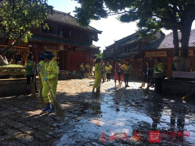 丽江古城放水冲街