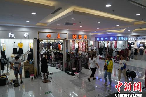 河北沧州明珠国际商贸城(二期)早市。<a target='_blank' href='http://www.chinanews.com/' >中新网</a>记者 刘湃 摄 河北沧州明珠国际商贸城(二期)早市。<a target='_blank' href='http://www.chinanews.com/' >中新网</a>记者 刘湃 摄
