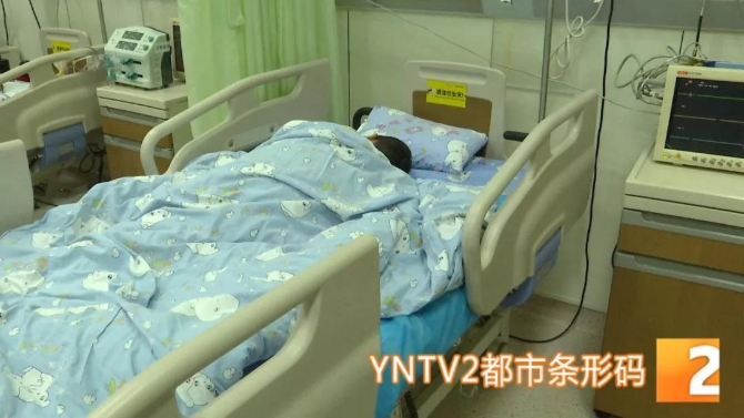 昆明两岁男童深夜被“遗忘”在医院6.jpg