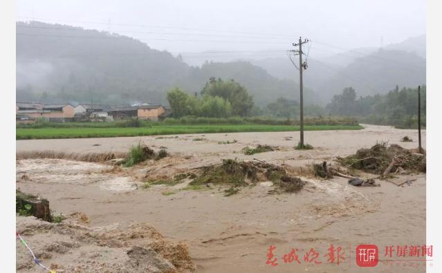 腾冲扶贫干部郭彩廷