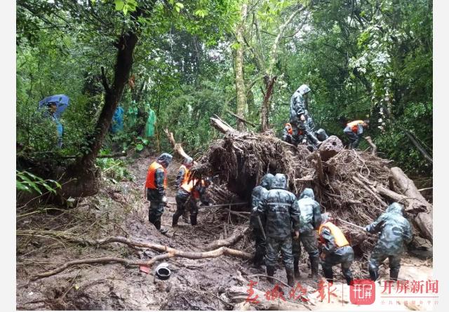 腾冲扶贫干部郭彩廷