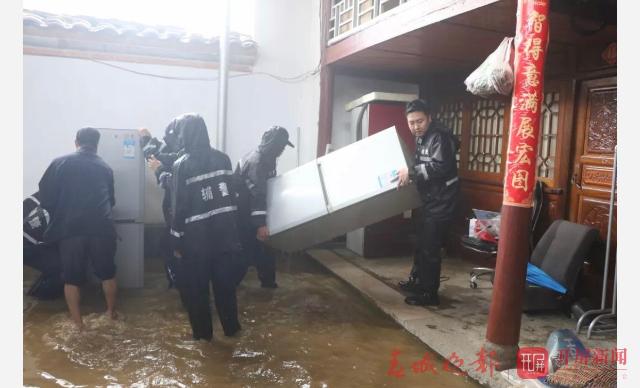 腾冲扶贫干部郭彩廷