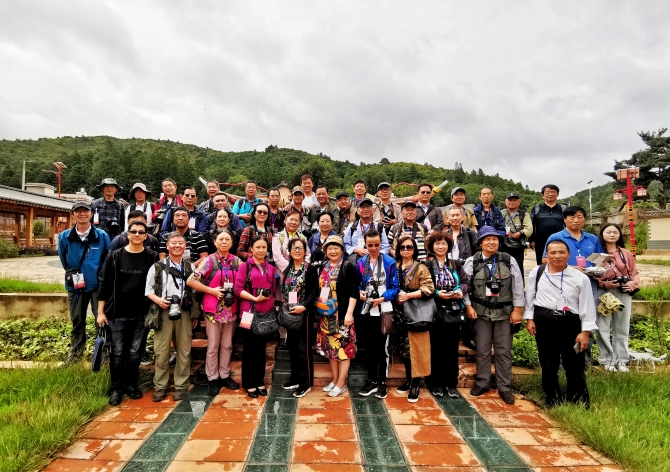 网友合影。彩龙网友林坚摄。 网友合影。彩龙网友林坚摄。