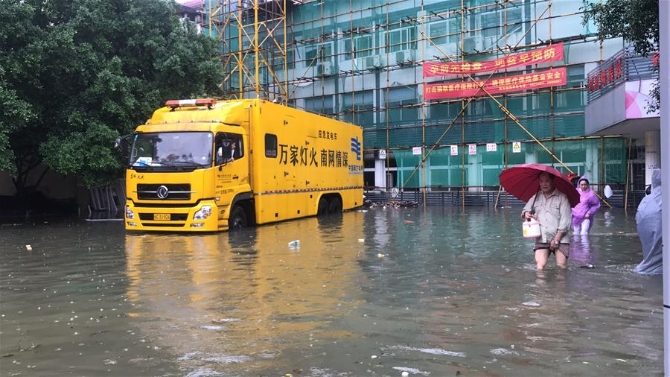 (图文互动)(1)洪水中的温情时刻——广西抗洪救灾中的三个暖心小故事