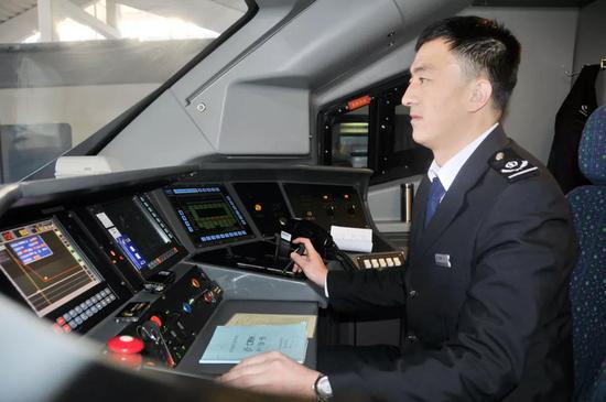 机车乘务员的十二时辰