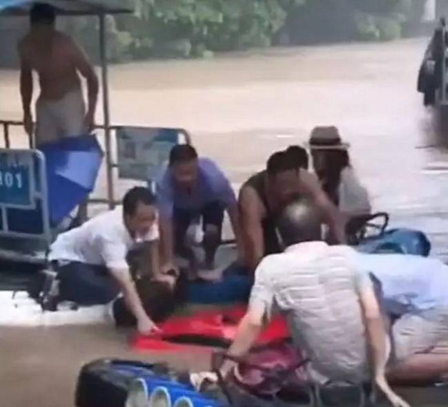 六个人,一分钟,救了五条命!