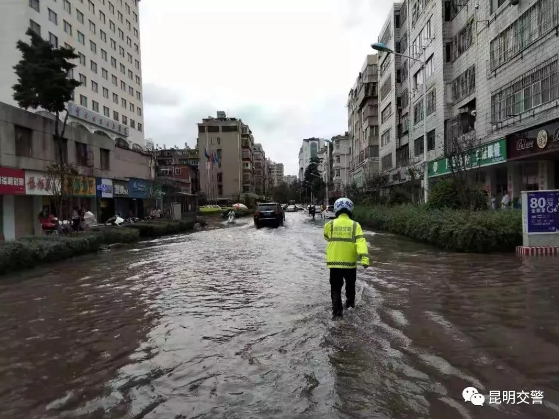 昆明淹水-交警指南